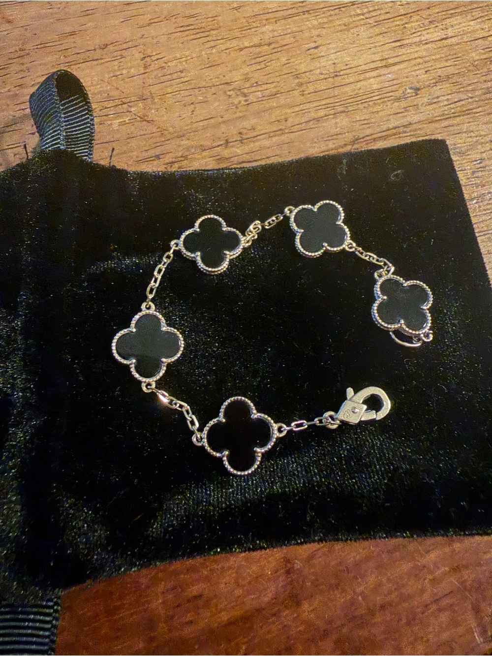 14 K Gold Elegant Black Onyx Clover Link Bracelet